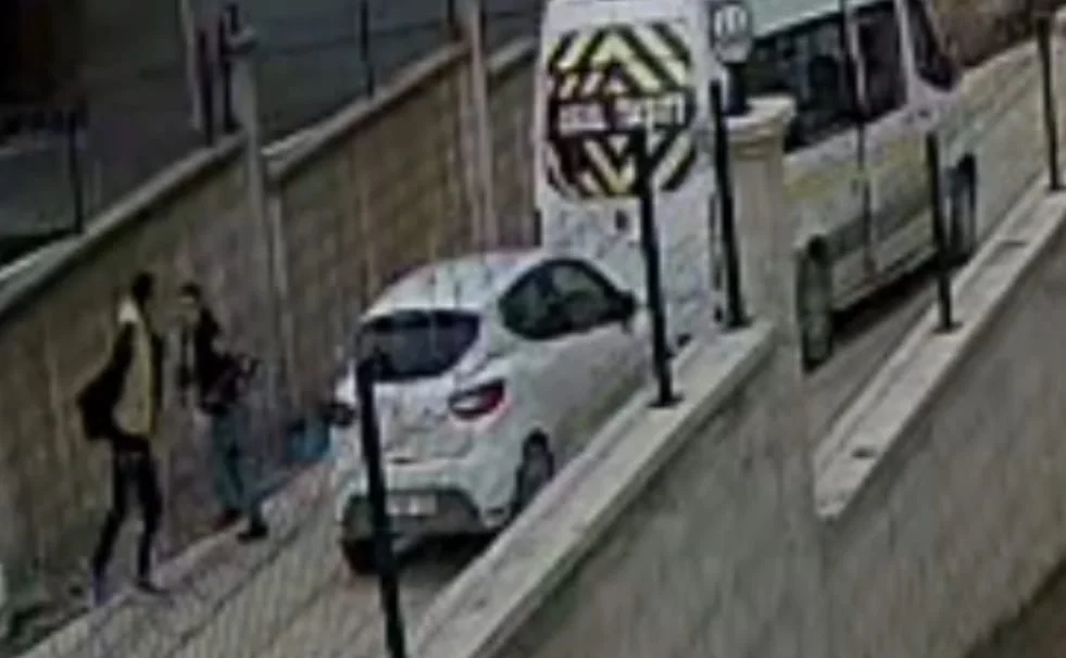 İnegöl'de kaza sonrası sürücüler birbirine girdi