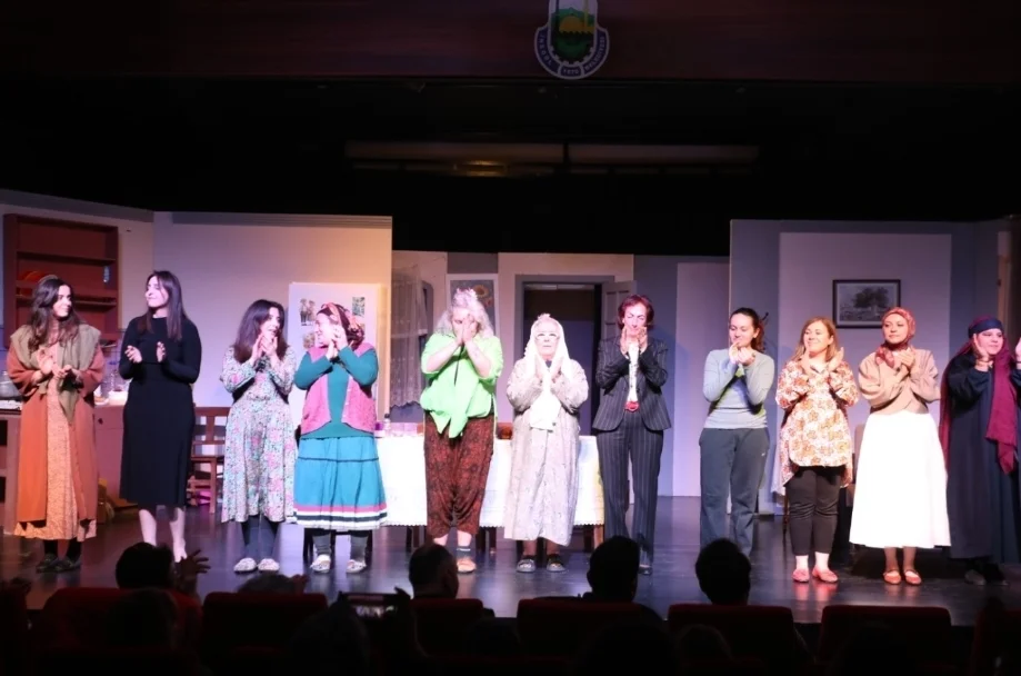 “Kadın Sığınağı” İzleyici İle Buluştu