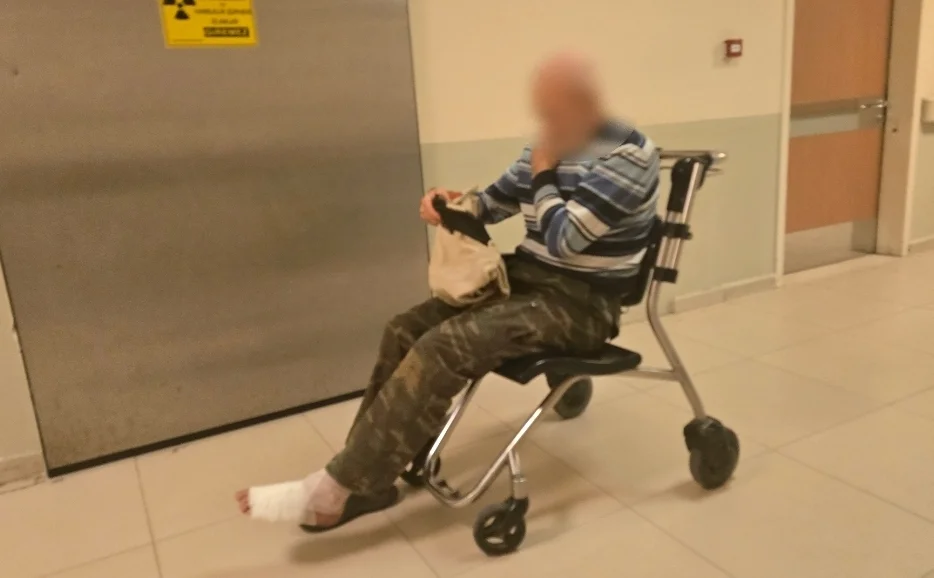 Odun kesmek isterken, ayağını kesti!