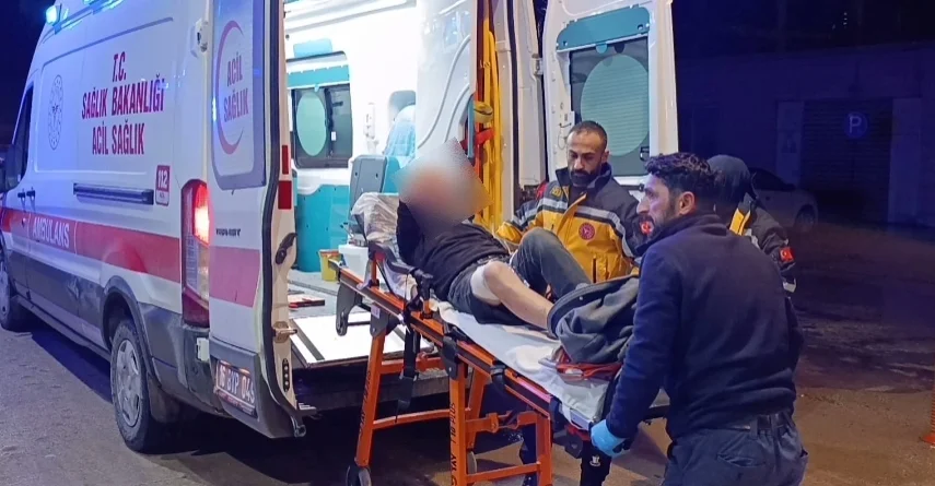 Bacağından bıçaklandı!