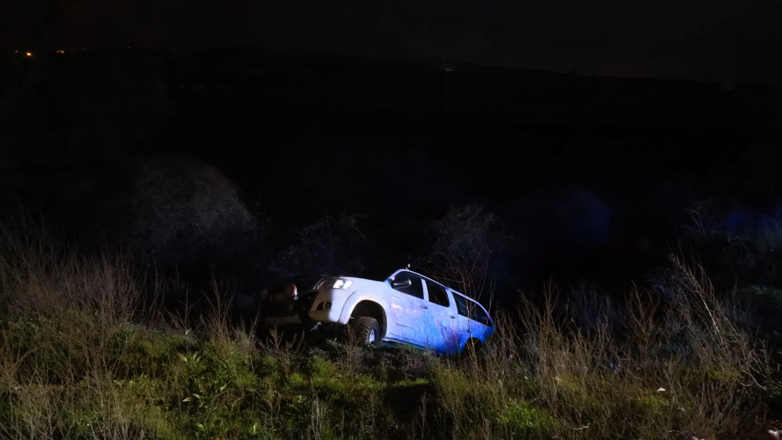 İnegöl'de kontrolden çıkan kamyonet şarampole yuvarlandı