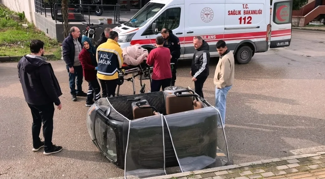 Yürekleri ağza getiren kaza! Çevredekiler yardıma koştu...