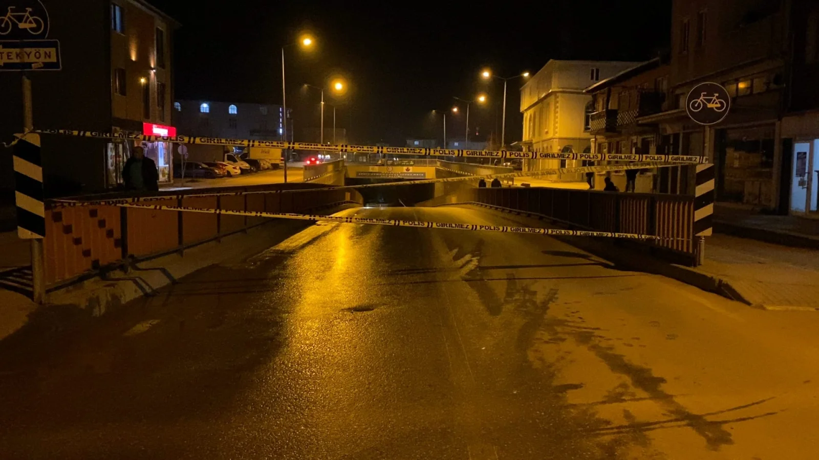 Alt Geçitte Su Hattı Patladı, Trafik Ulaşıma Kapatıldı