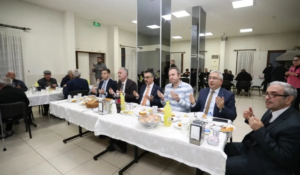 İnegöl Protokolü Huzurevi Sakinleriyle İftar Sofrasında Buluştu