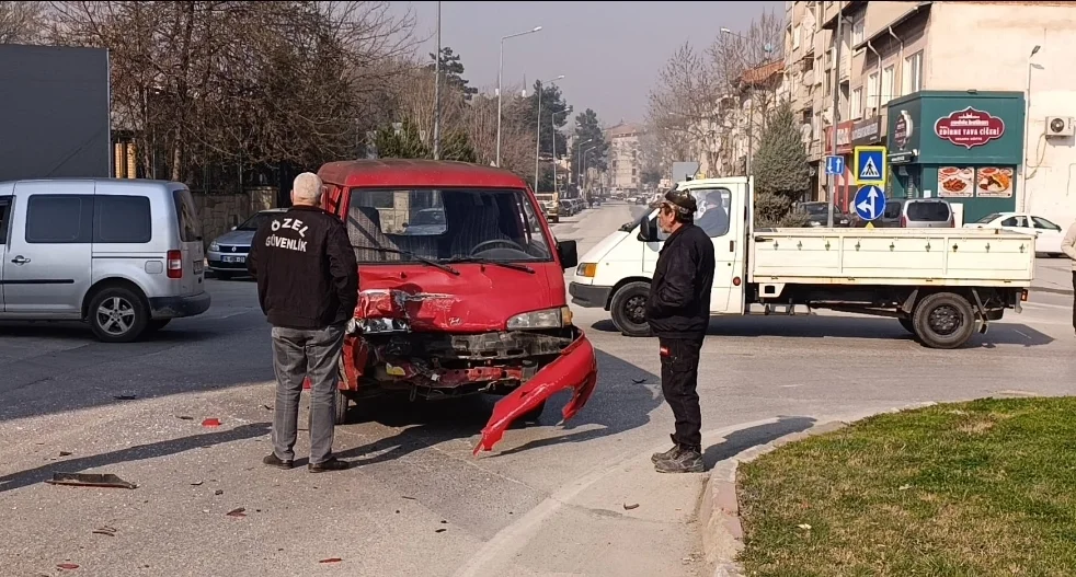 İnegöl'de kaza anı güvenlik kamerasında