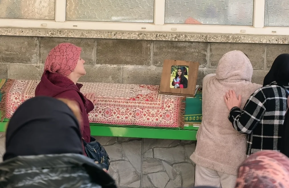Küçük Öykü, gözyaşları içinde son yolculuğuna uğurlandı