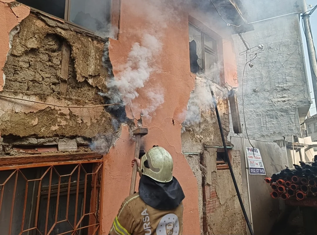 Metruk binada korkutan yangın