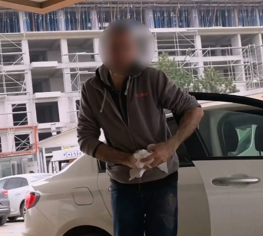 Elini makineye kaptırdı