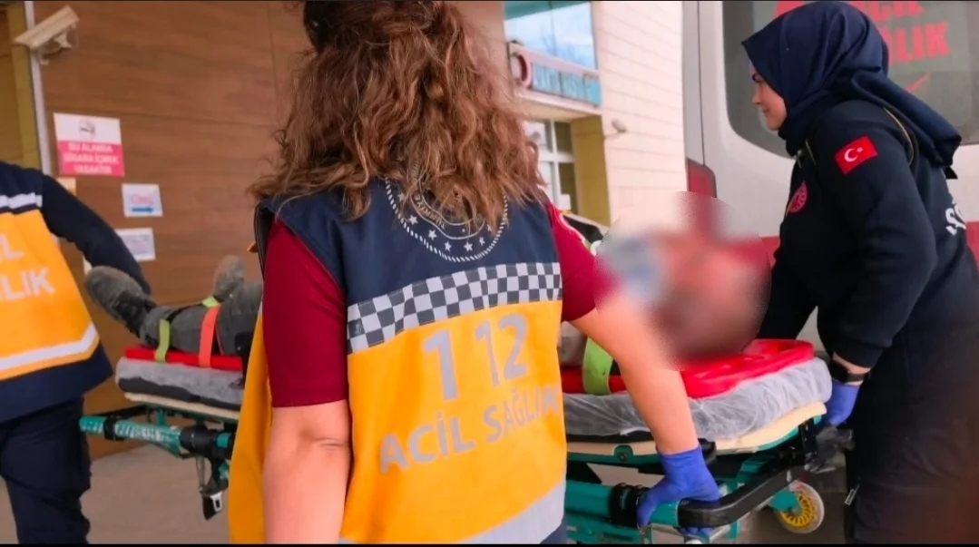 İnegöl'de tamir için çıktığı çatı çöktü, hastanelik oldu
