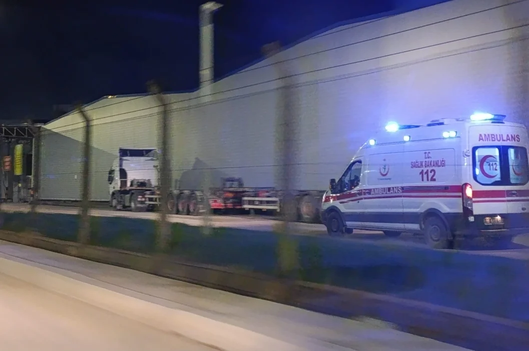 Fabrikada yangın: 4 işçi dumandan etkilendi