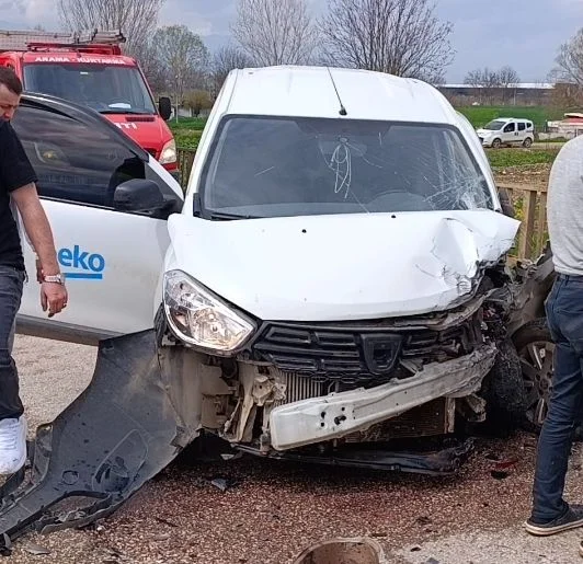 İnegöl'de zincirleme kaza! Köprüden uçtu!