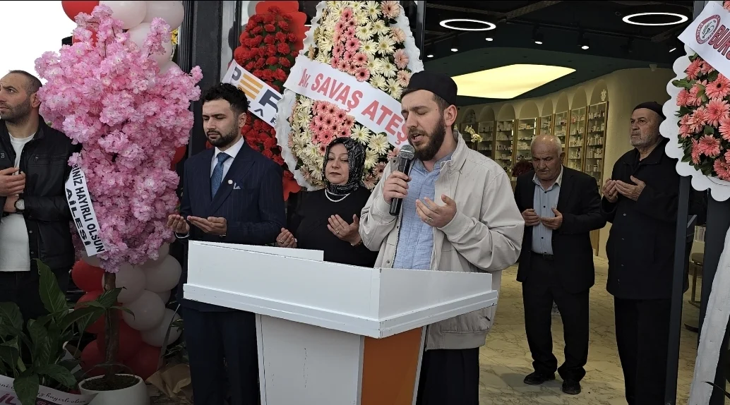 'Zincir Eczanesi' dualarla açıldı