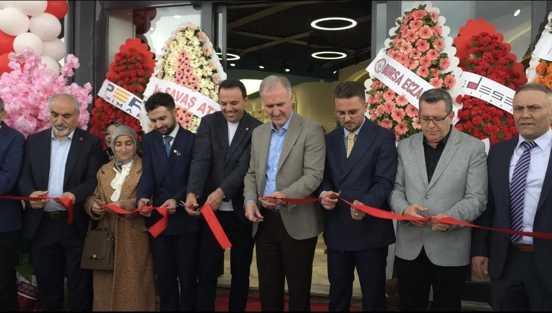 'Zincir Eczanesi' dualarla açıldı