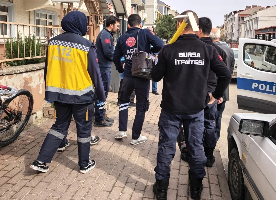 Haber alamayınca ekipler kapıyı kırıp içeri girdi ...