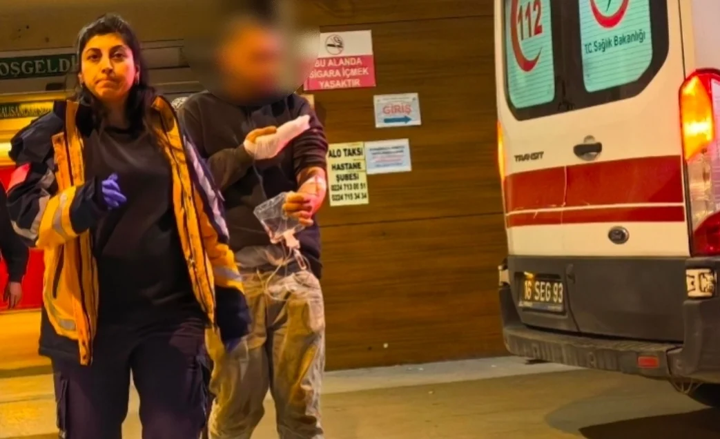 Elini makineye kaptırdı!