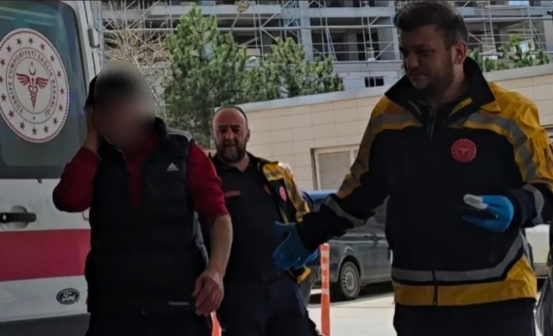 Eşinin kulağını ısırarak koparttı