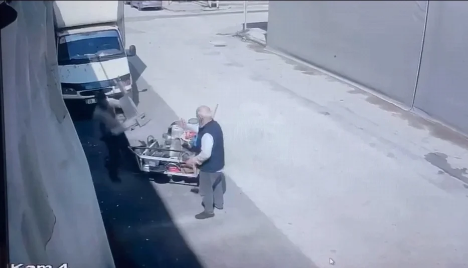 Hırsızlık anı güvenlik kamerasında