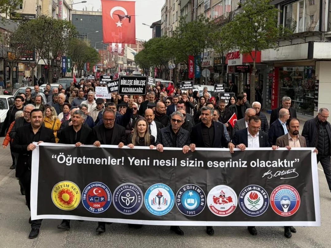Okullara saldırılar ayağa kaldırdı: Öğretmenler sokağa çıktı