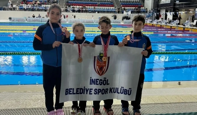 İnegöl Belediyespor Yüzme Takımından 18 Madalyalık Gurur