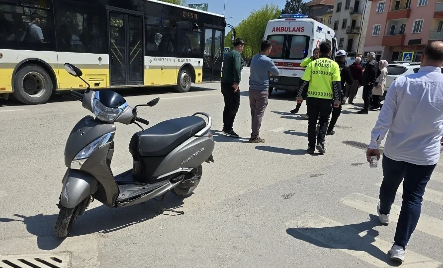 Kavşakta çarpıştılar!