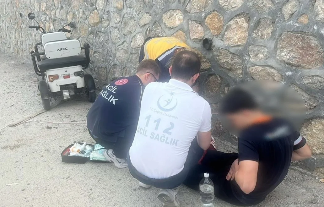 Önüne çıkan araca çarpmamak için manevra yapınca ...