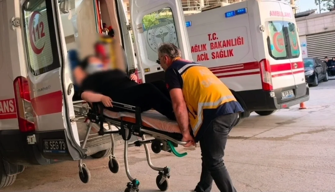 İnegöl'de otomobiller çarpıştı: 3 yaralı