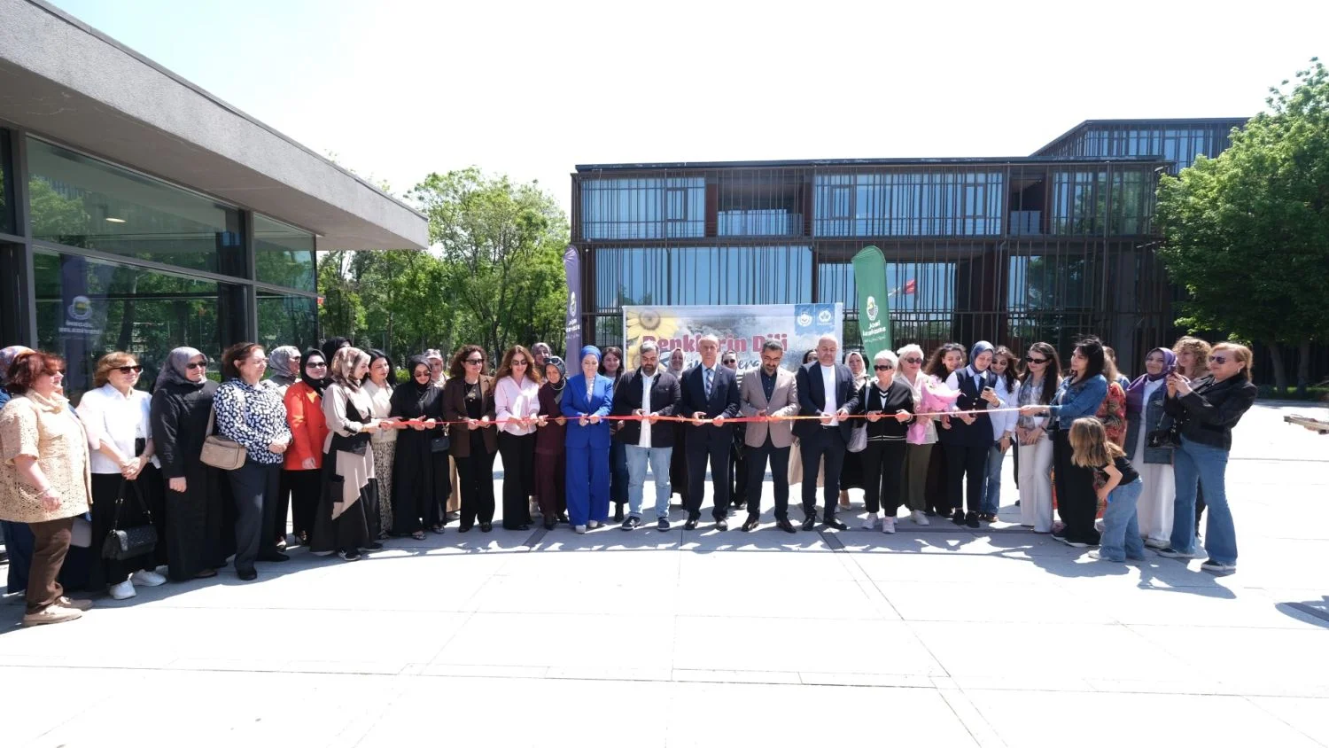 İnegöl'de Kursiyerlerin Resimleri Görücüye Çıktı