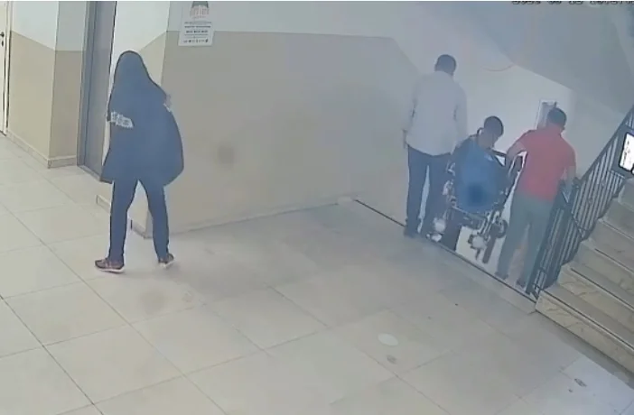 ​Asansör Arızası Engel Olmadı: Öğretmenden Takdir Toplayan Hareket
