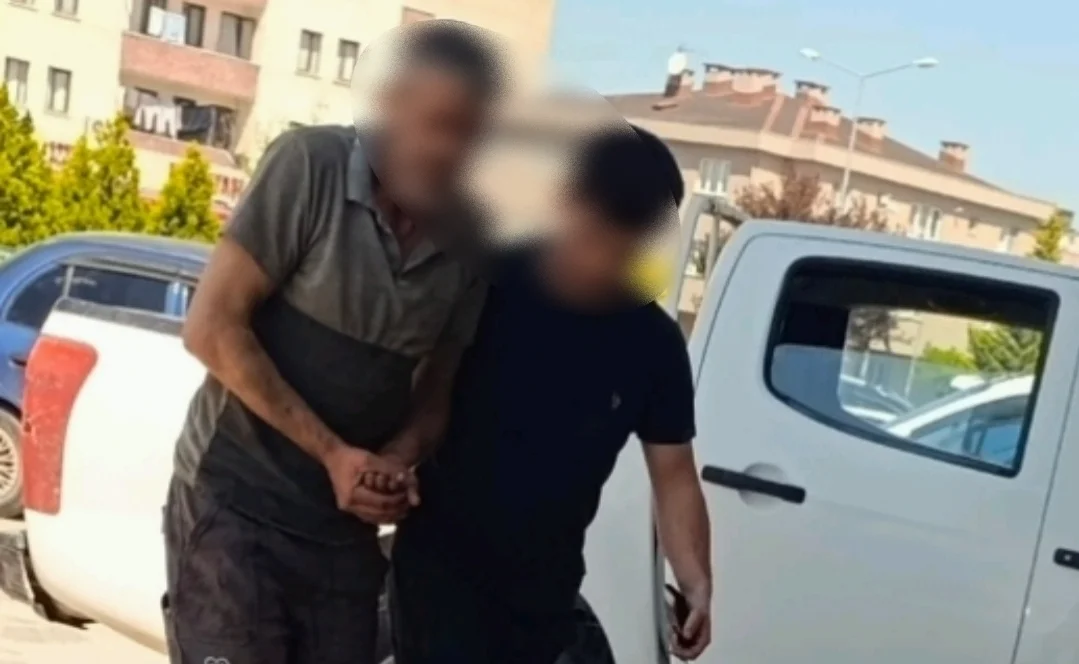Elini makineye kaptırdı!
