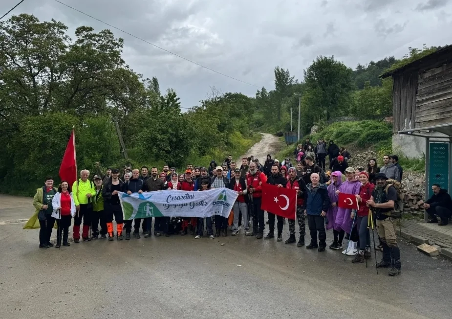 İnegöl’de Doğa Severler 19 Mayıs Ve Gençlik Haftası İçin Yürüdü