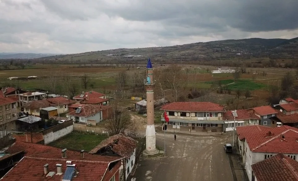 İnegöl'de camisiz minare, mahallenin sembolü oldu
