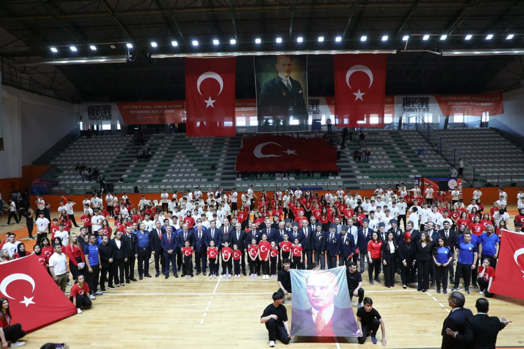 19 Mayıs coşkuyla kutlandı