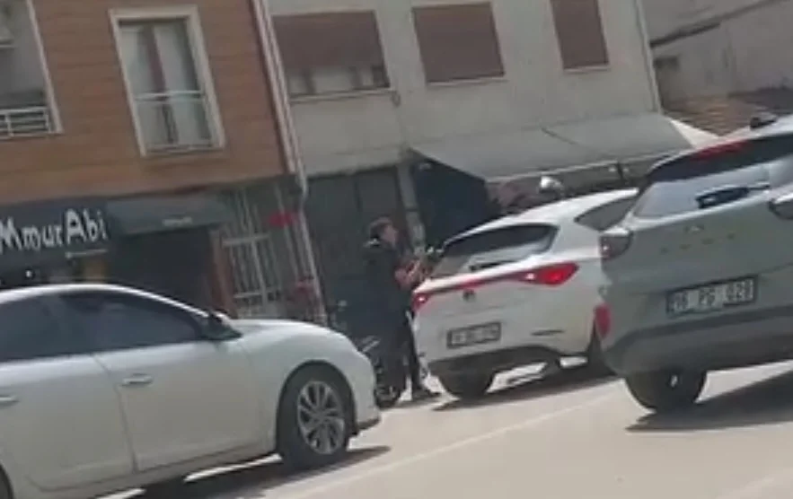 İnegöl'de yol verme tartışması kamerada