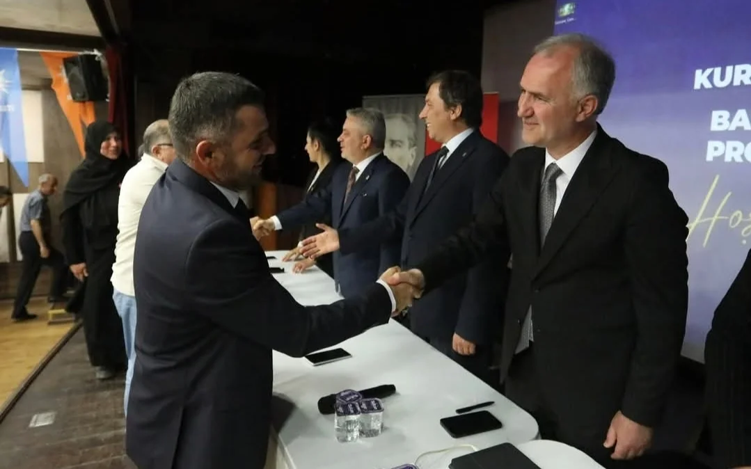 AK Parti İnegöl İlçe Teşkilatı bayramlaştı AK Parti İnegöl İlçe Teşkilatı bayramlaştı
