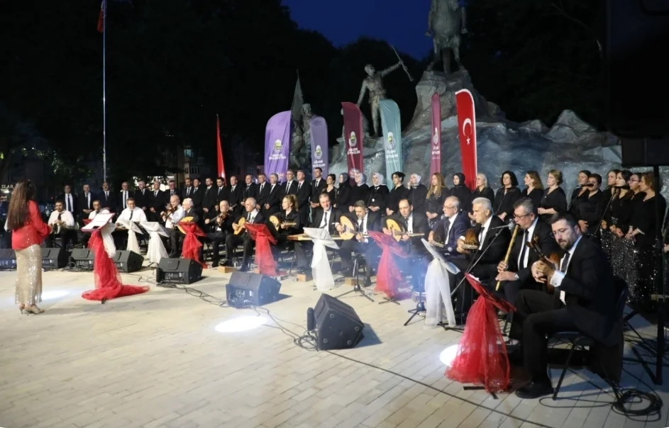 İnegöl Belediyesi TSM Korosundan Unutulmaz Konser