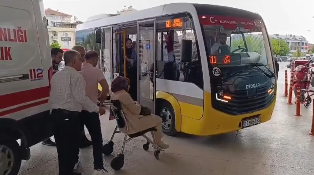 Otobüs şoförü, rahatsızlanan yolcusunu hastaneye yetiştirdi