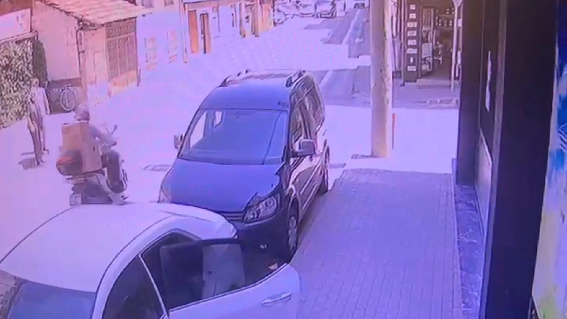 Yola akaryakıt döküldü, kazalar peş peşe geldi! O anlar ...