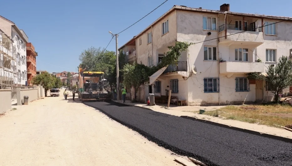 İnegöl'de yollar yenileniyor İnegöl'de yollar yenileniyor