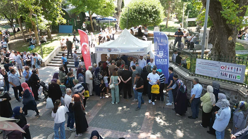 Büyükşehir, Muharrem ayının bereketini vatandaşlarla paylaşıyor
