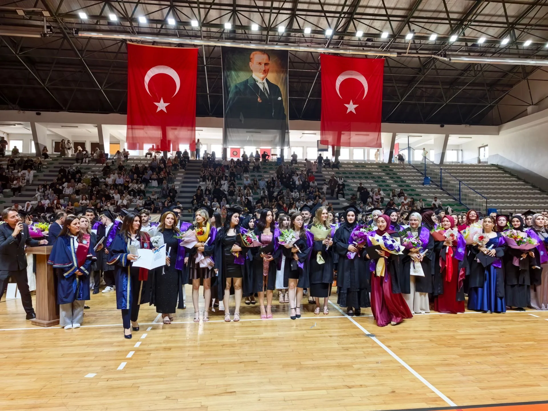 İnegöl MYO'da 383 öğrenci mezuniyet sevinci yaşadı