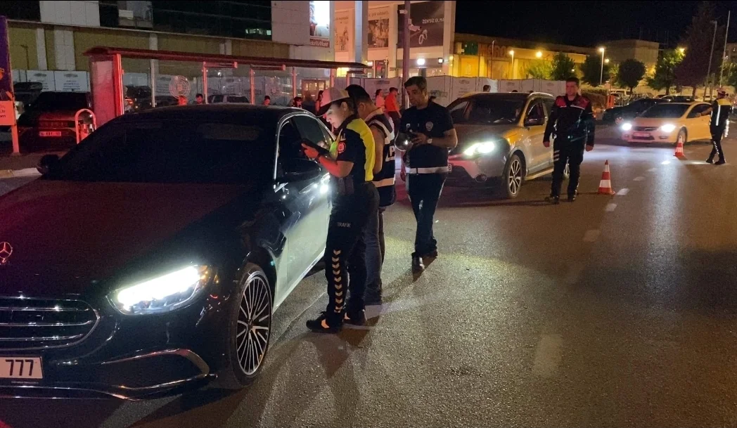İnegöl'de geniş çaplı asayiş uygulaması İnegöl'de geniş çaplı asayiş uygulaması