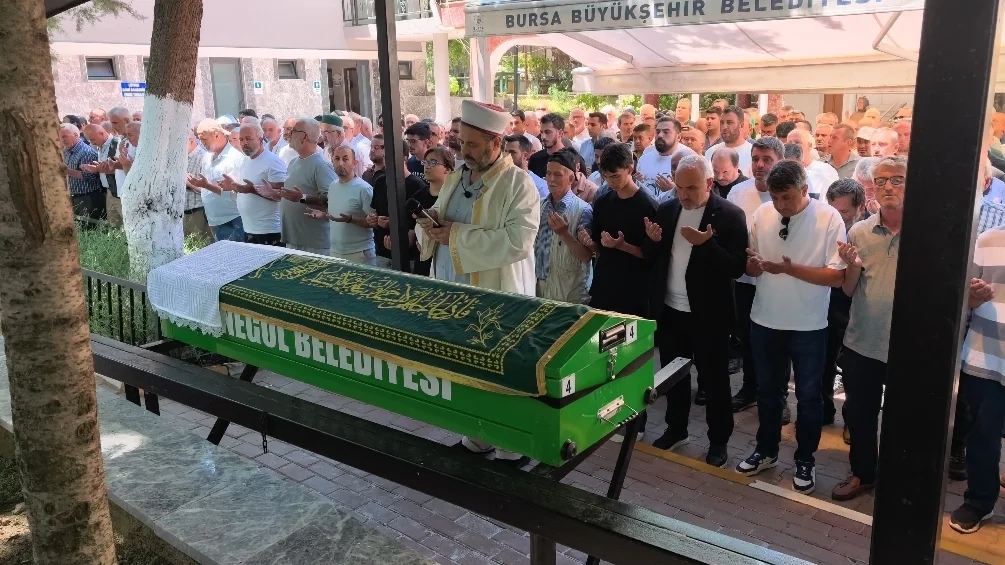 Son yolculuğuna uğurlandı