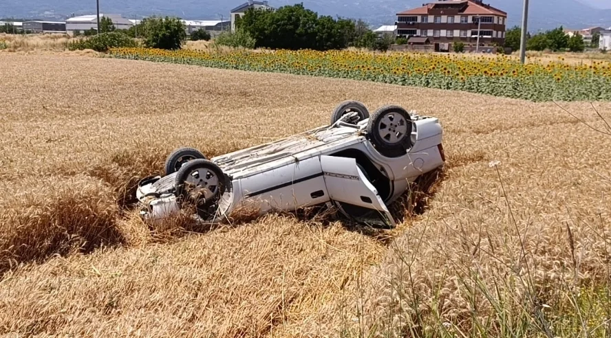 İnegöl'de otomobil tarlaya uctu!