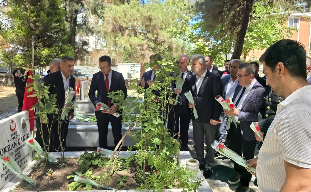 İnegöl'de 15 Temmuz Anma Programları Şehitlik Ziyaretiyle Başladı