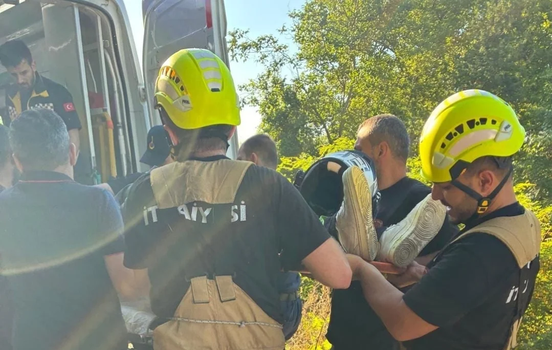Uçuruma yuvarlandı! İtfaiyeden zamana karşı yarış