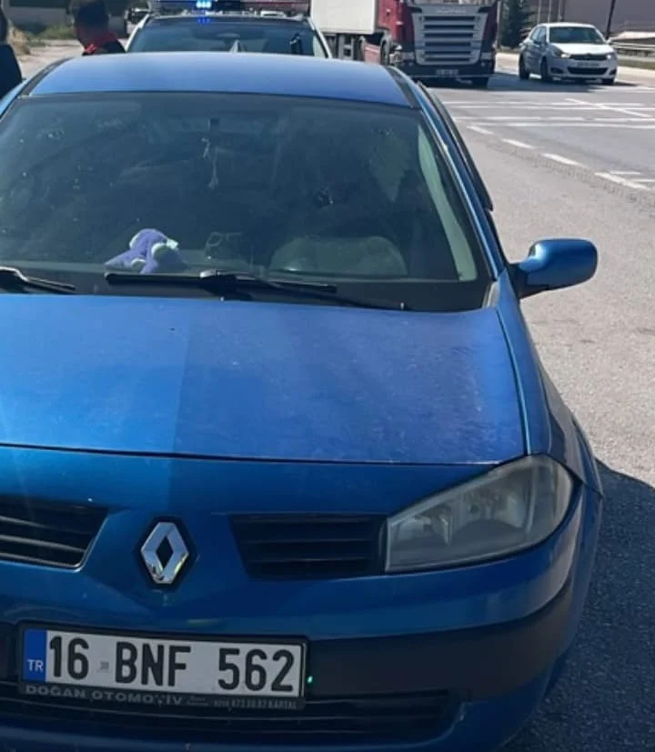 Kontrolden çıkan araç bariyerlere çarptı: 4 yaralı