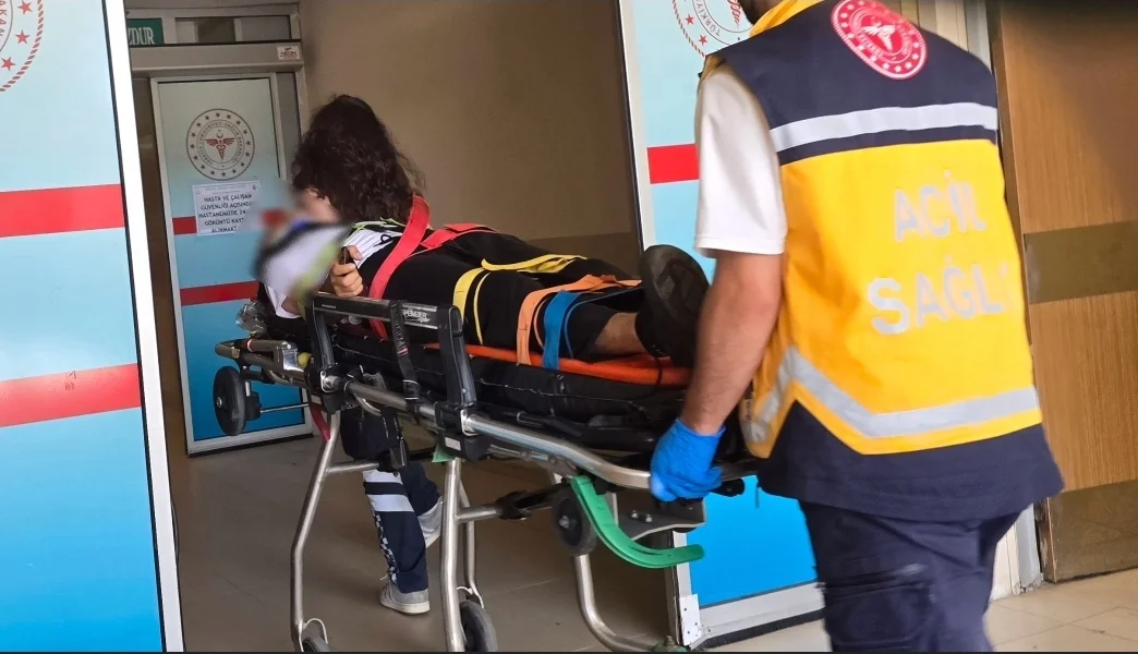 Motosikletli genç hastanelik oldu! Motosikletli genç hastanelik oldu!