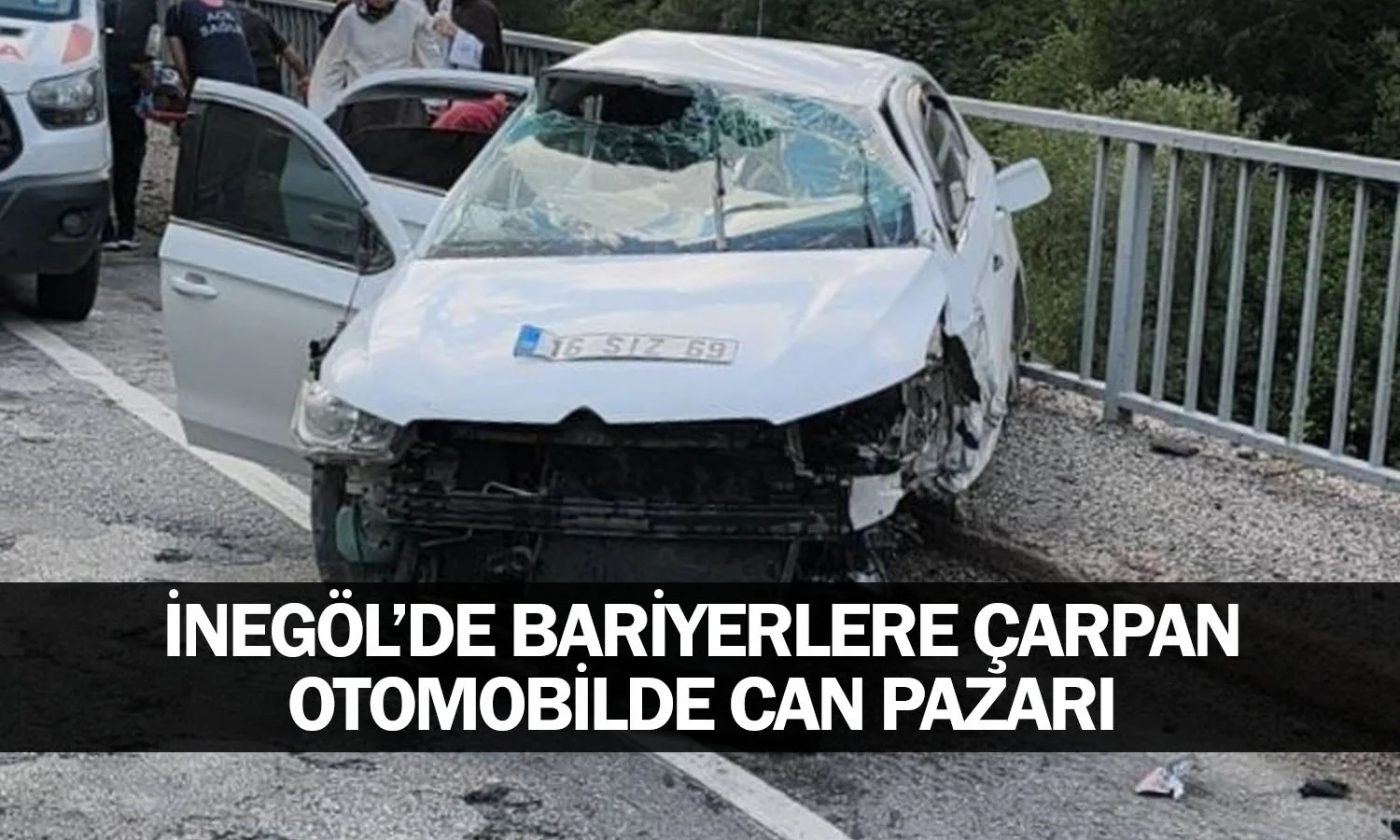 İnegöl'de bariyerlere çarpan otomobilde can pazarı