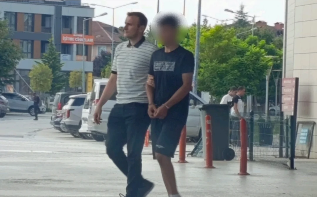 ​Mesajlaşma Tartışması Kanlı Bitti: Arkadaşını Tüfekle Vuran Genç Tutuklandı