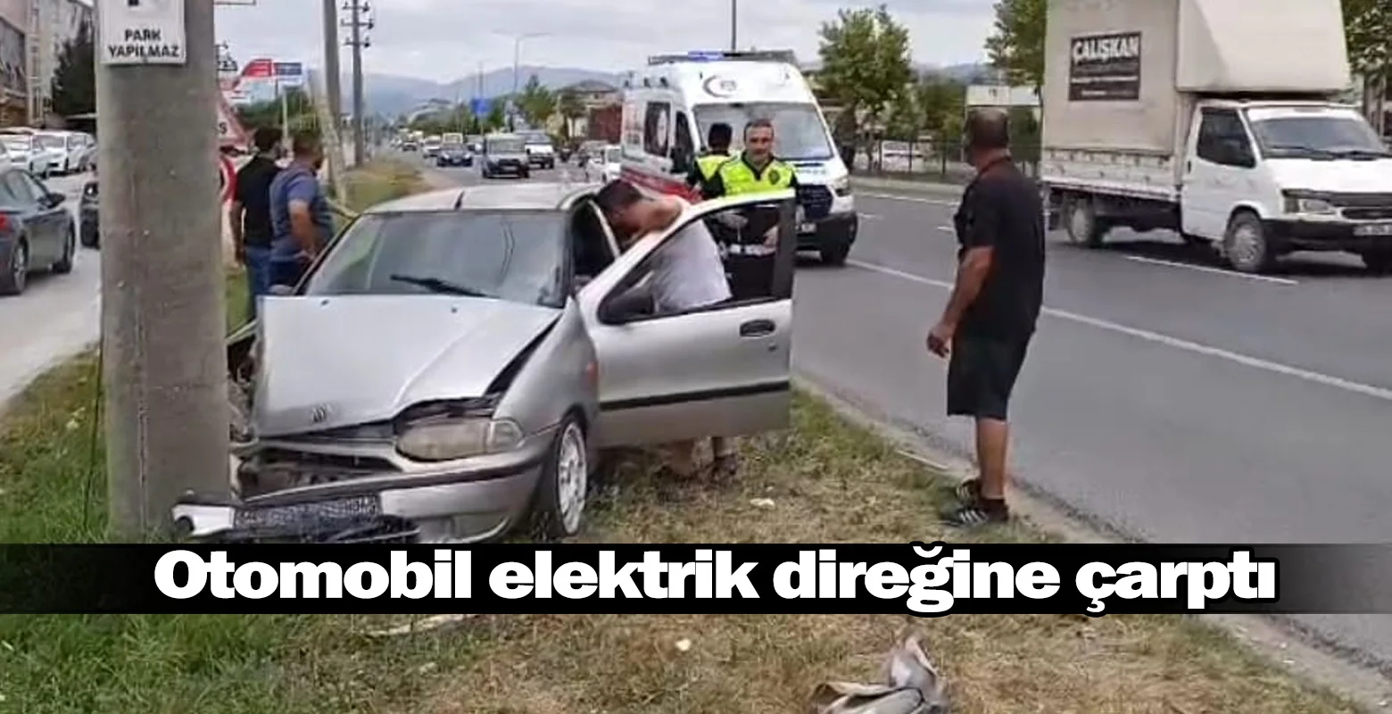 İnegöl'de otomobil elektrik direğine çarptı